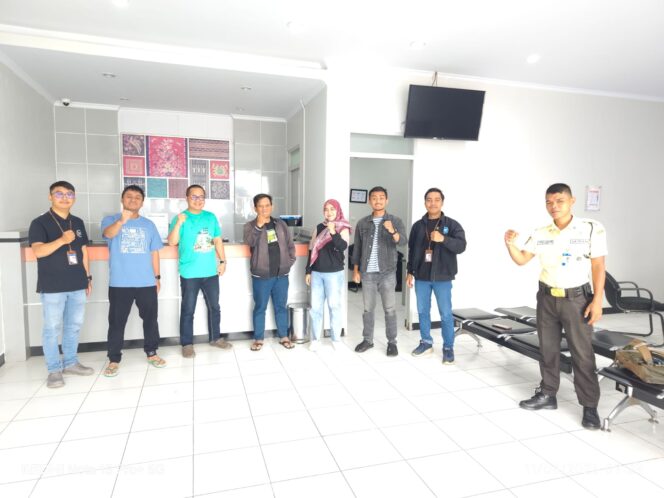 
					Komitmen Penuh, Tim Unit Caringin Laksanakan Lembur Pastikan Operasional Tertib dan Tepat Waktu