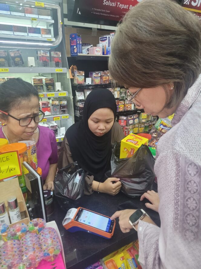 
					BRI BO Bandara Soetta Perluas Digitalisasi UMKM melalui Sosialisasi EDC di Merchant SRC Hokiono
