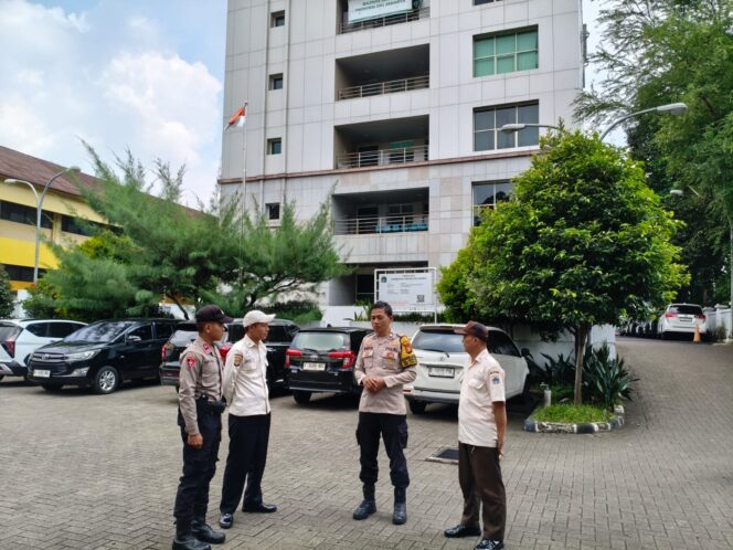 
					Bhabinkamtibmas Kebon Melati Bersama Siswa Latja Sambangi Gedung Bawaslu Jakarta Pusat