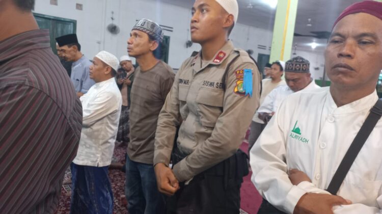 Siswa Latja Diktukba Polri Bersama Bhabinkamtibmas Hadiri Sholat Jenazah Tokoh Agama di Kebon Kacang