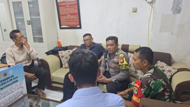 
					Jelang Mayday, Bhabinkamtibmas dan Babinsa Gelora Sambangi Kampus Moestopo