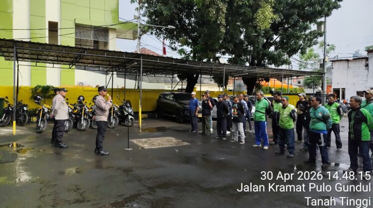 Apel Sabuk Kamtibmas, Polsek Johar Baru Perkuat Sinergi dan Berbagi di Jumat Barokah