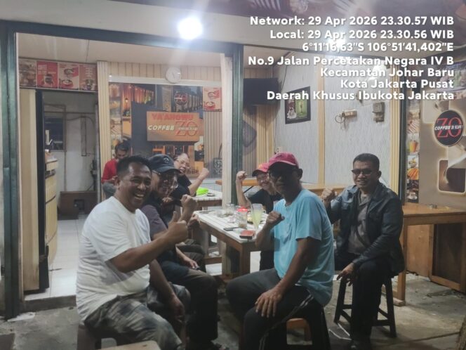 
					Kapolsubsektor Kayu Awet Turun Langsung, Sambang Malam Perkuat Kamtibmas di Permukiman Johar Baru
