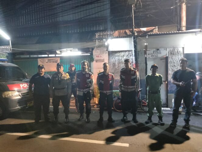 
					Polsek Senen Gelar Ops Cipta Kondisi dan Patroli Tiga Pilar, Antisipasi Gangguan Kamtibmas