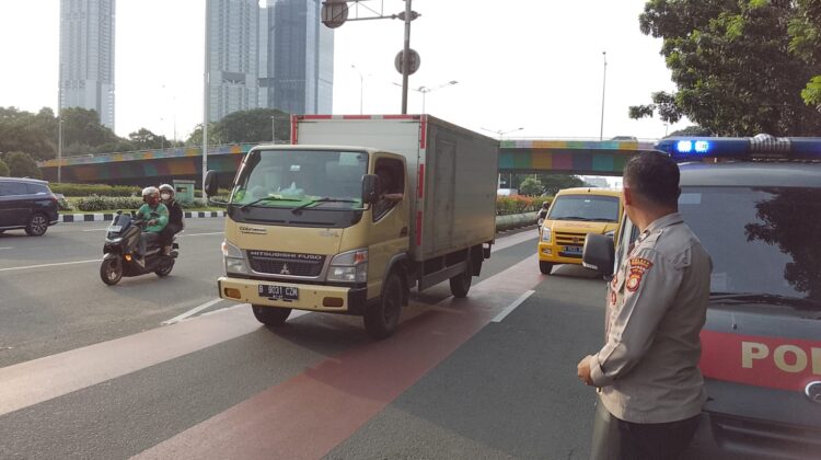 Polri Turun Langsung, Patroli Sore Kemayoran Pastikan Warga Beraktivitas dengan Nyaman