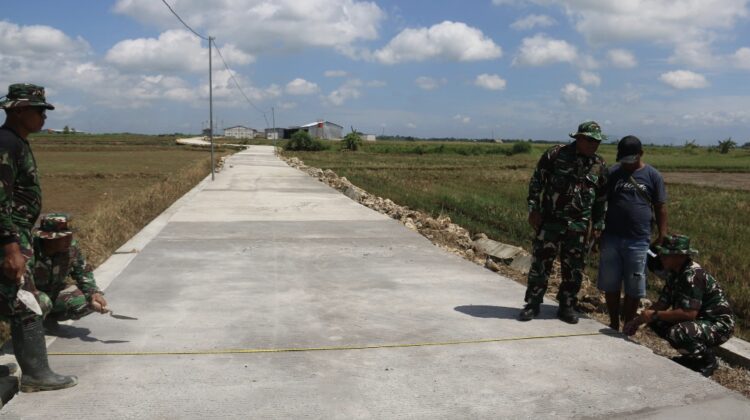 Wadan Satgas TMMD Reguler ke-128 Cek Pekerjaan Betonisasi, Pastikan Kualitas dan Progres Sesuai Target