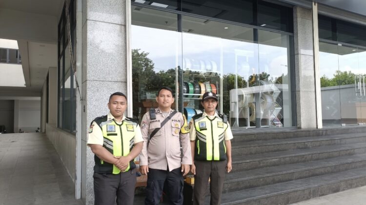Arahan Bhabinkamtibmas Kepada Satpam Bank OCBC NISP Gunung Sahari Utara