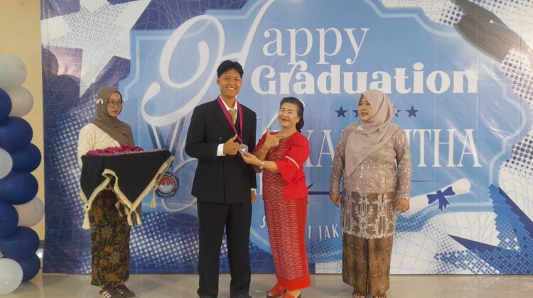Lulus 100 Persen, SMAN 11 Jakarta Timur Gelar Tasyakuran Sederhana Sarat Makna