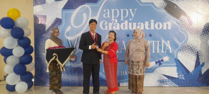 
					Lulus 100 Persen, SMAN 11 Jakarta Timur Gelar Tasyakuran Sederhana Sarat Makna