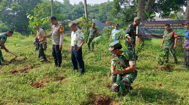 TNI Hadir untuk Alam, Koramil 14/Panongan Gelar Penanaman Pohon Peringati Hari Bumi 2026