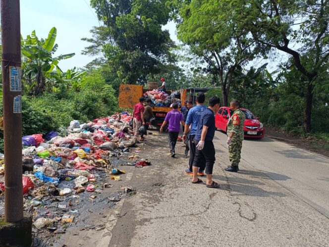 
					Kodim 0510/Tigaraksa Gerak Cepat Turunkan Satgas Sampah Bersihkan Sampah Di Kadu Agung