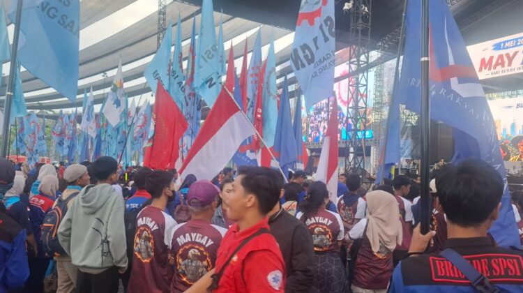 230 Ribu Buruh Padati Monas Rayakan May Day 2026, Presiden Hadir