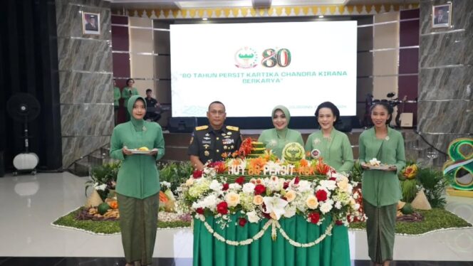 
					Hangat dan Penuh Makna, Pangdivif 1 Kostrad Sampaikan Sambutan Video pada Syukuran HUT ke-80 Persit KCK