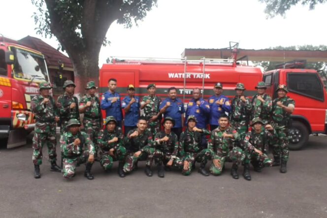 
					Tingkatkan Kesiapsiagaan, Prajurit Yonif 503 Kostrad Ikuti Sosialisasi Pemadam Kebakaran