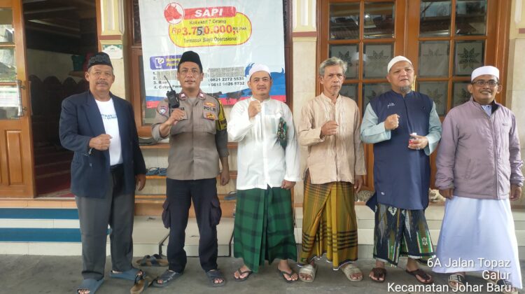 Sholat Jumat dan Sambang Jamaah, Bhabinkamtibmas Galur Perkuat Cooling System di Masjid Al-Istiqomah