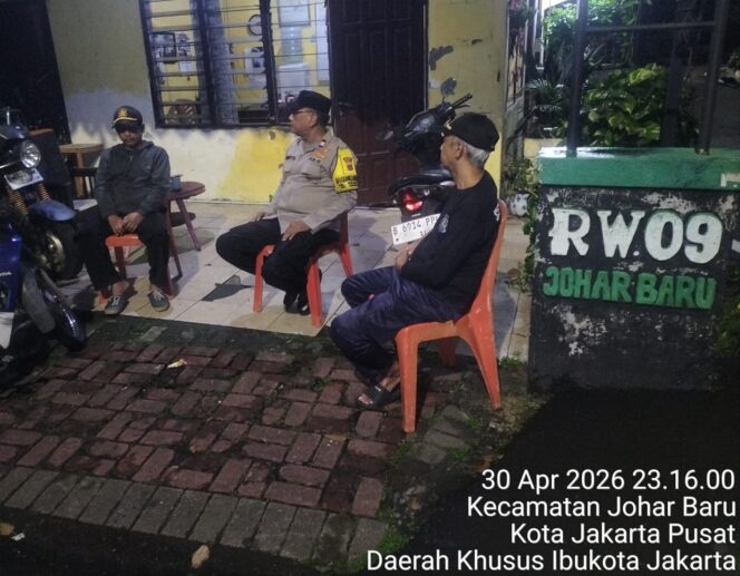 
					Sambangi Poskamling Tengah Malam, Polisi Perkuat Siskamling dan Wajib Lapor Tamu di Johar Baru