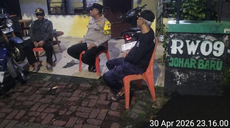 Sambangi Poskamling Tengah Malam, Polisi Perkuat Siskamling dan Wajib Lapor Tamu di Johar Baru