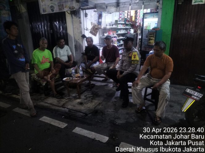 
					Ronda Dialogis Tengah Malam, Polisi dan Tokoh Warga RW 11 Kompak Redam Potensi Gangguan Kamtibmas