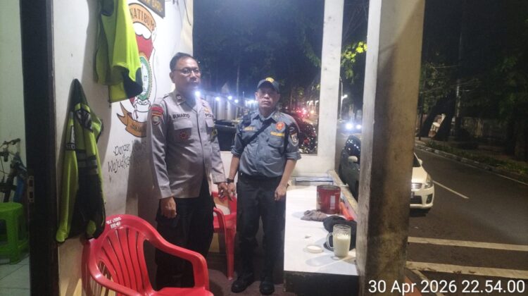 Patroli Malam Sentuh Poskamling, Polisi Gaungkan Wajib Lapor Tamu demi Keamanan RW 07