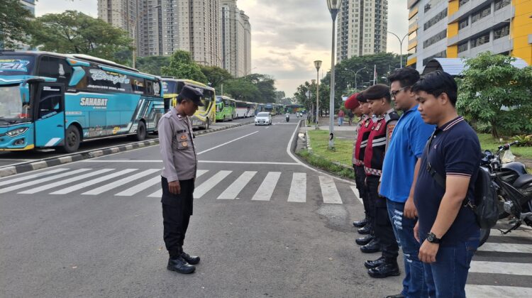 Jaga Kelancaran May Day, Polsek Kemayoran Siaga di Kantong Parkir Jalan Angkasa