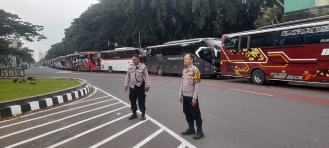 
					Pastikan May Day Aman, Polres Jakpus dan Polsek Kemayoran Cek Kesiapan Parkir Bus
