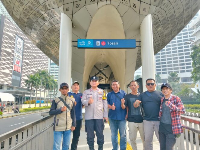 
					Polisi dan Warga Bersinergi, Arus Massa May Day di Halte Tosari Terpantau Aman