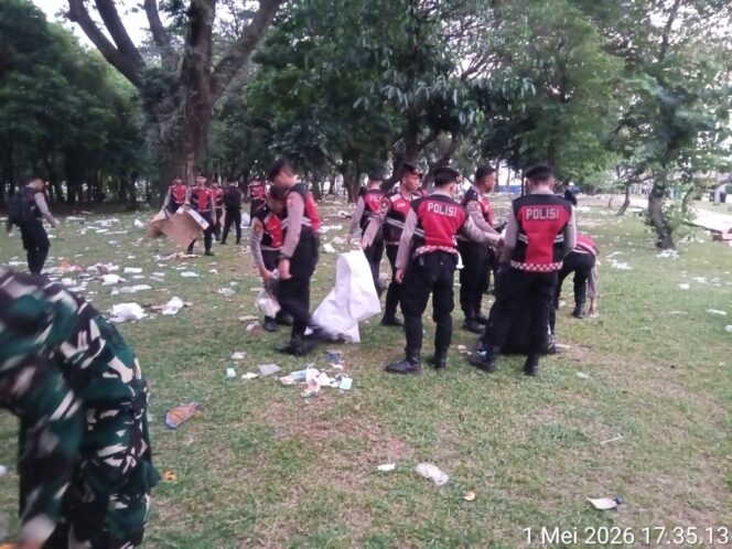 
					Ratusan Personel Bersihkan Area Silang Monas Usai May Day Fiesta 2026