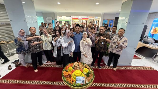
					BRI Kanca Tanjung Duren Rayakan Hari Ulang Tahun Pemimpin Cabang Tri Ichsan Nur dengan Penuh Kebersamaan