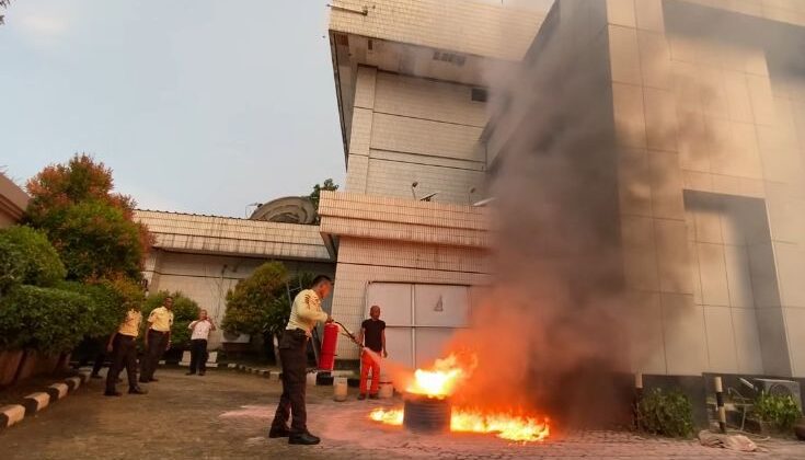 Tingkatkan Kesiapsiagaan, BRI KC Cilegon Gelar Simulasi Tanggap Darurat Kebakaran