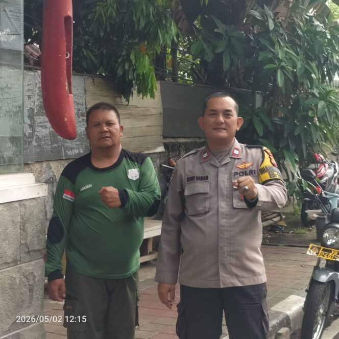 
					Bhabinkamtibmas Menteng Dekat Dengan Warga, Sambangi Satkamling dan Perkuat Kamtibmas