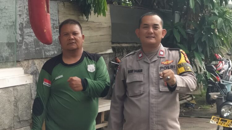 Bhabinkamtibmas Menteng Dekat Dengan Warga, Sambangi Satkamling dan Perkuat Kamtibmas
