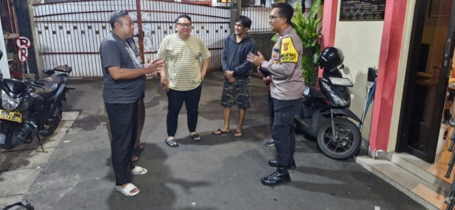 
					Jaga Malam di Gang Buntu, Polisi dan Warga RW 07 Kampung Rawa Perkuat Sistem Keamanan Lingkungan