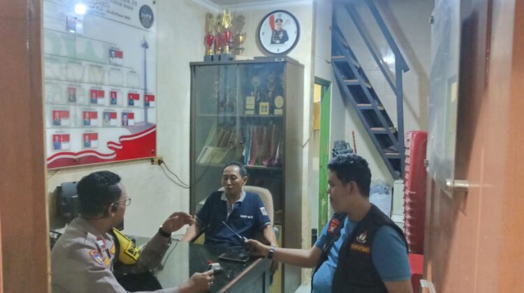 Perkuat Siskamling Malam Hari, Polisi Sambangi RW 03 Kampung Rawa dan Ajak Warga Tingkatkan Kewaspadaan