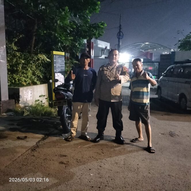 
					Sambang Satkamling Jalan Anyer, Bhabinkamtibmas Menteng Ajak Warga RW 09 Perketat Patroli Jelang Subuh