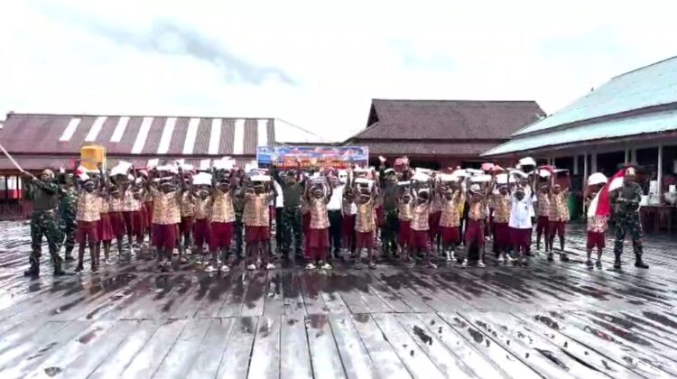 Koops TNI Habema Gelar Bhakti Pertiwi Hardiknas 2026 di SDN 1 Pomako