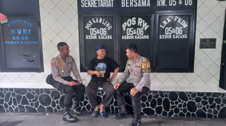 Bhabinkamtibmas Kebon Kacang Bersama Siswa Latja Perkuat Kemitraan dengan Warga