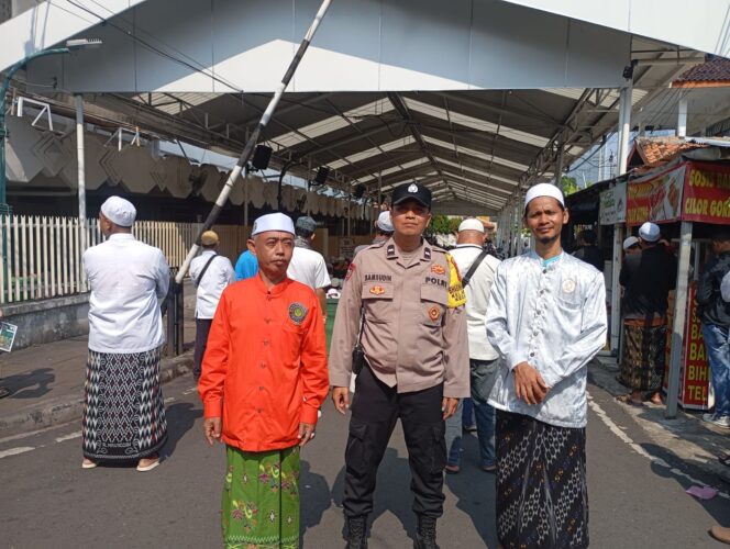 
					Bhabinkamtibmas Monitoring Pengajian Rutin di Kwitang, Kegiatan Berlangsung Aman dan Kondusif