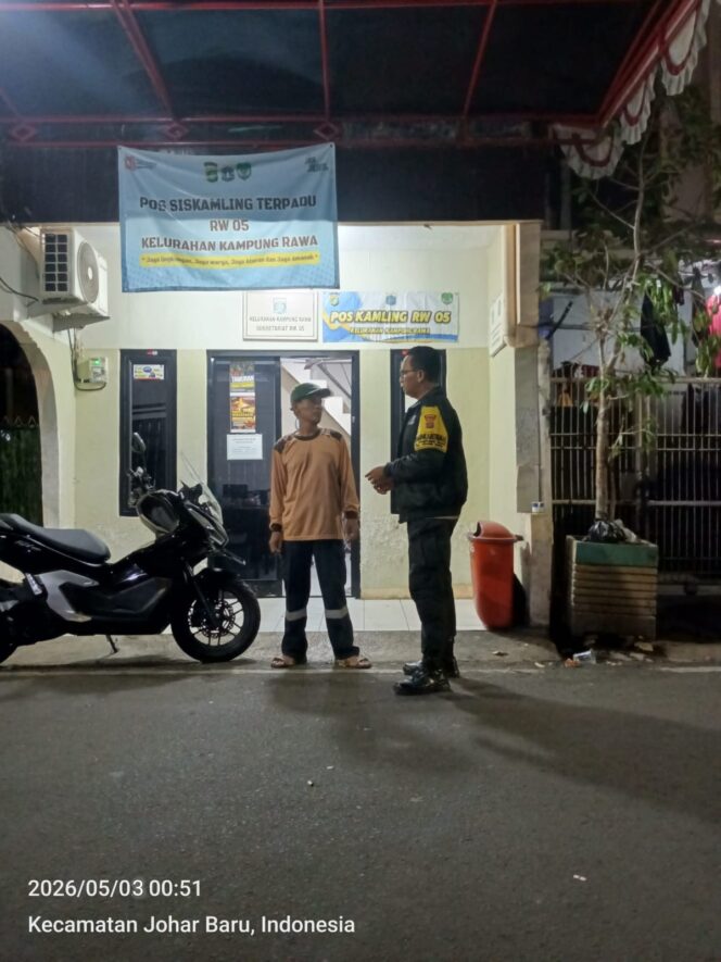
					Ronda Dini Hari Diperketat, Polisi Sambangi Satkamling Kampung Rawa untuk Cegah Aksi Kejahatan