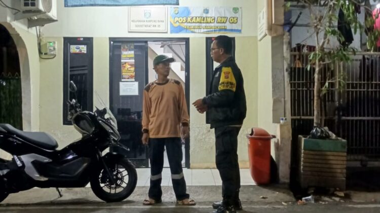 Ronda Dini Hari Diperketat, Polisi Sambangi Satkamling Kampung Rawa untuk Cegah Aksi Kejahatan