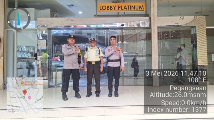 Patroli Dialogis Bhabinkamtibmas Pegangsaan Perkuat Sinergi Keamanan di Toko Eman Cikini Gold Center