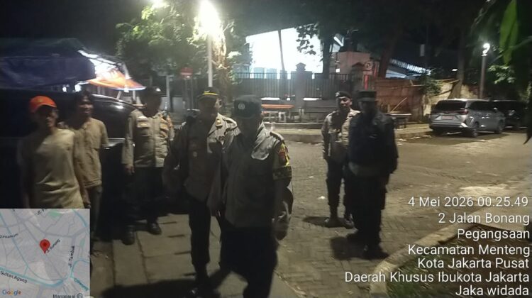 Pasar Emper Pegangsaan Disisir, Patroli Jalan Kaki Menteng Jaga Kondusivitas Malam