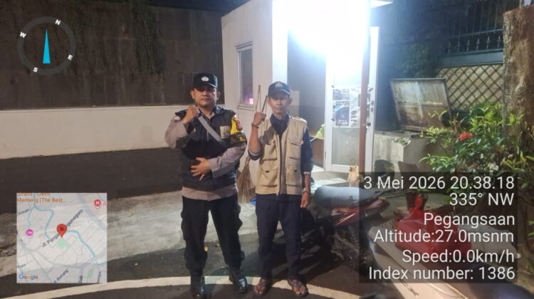 Sambang Satkamling, Bhabinkamtibmas Pegangsaan Ajak Warga Perkuat Keamanan Lingkungan