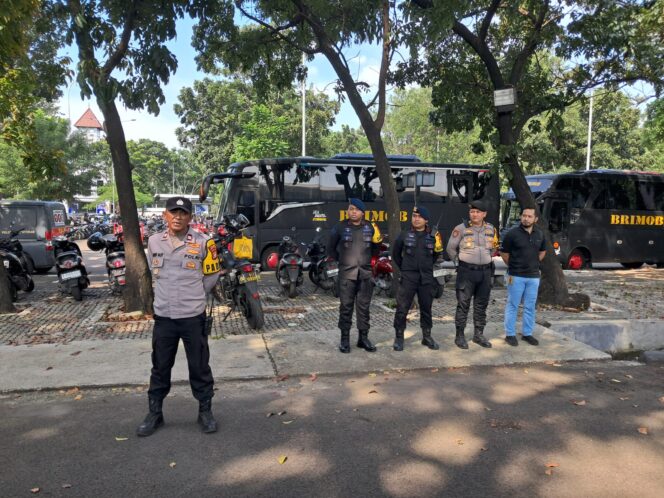 
					Polri Siaga di Hari Terakhir, 195 Personel Amankan Konser Remember November Vol.4 di JIExpo Kemayoran