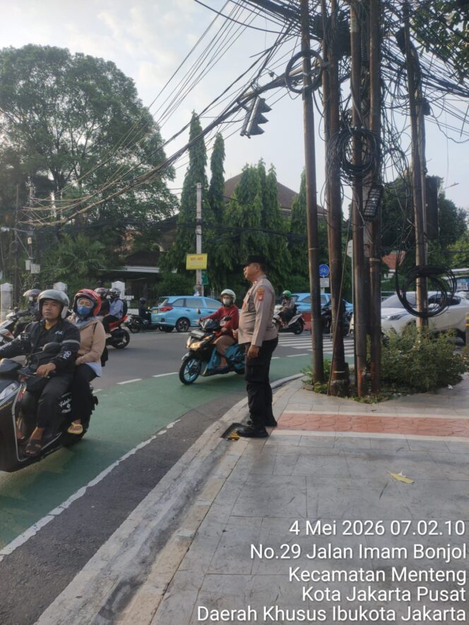 
					Kapolsubsektor Blora Sigap Atur Lalin Pagi, Tl Cokroaminoto Tetap Lancar