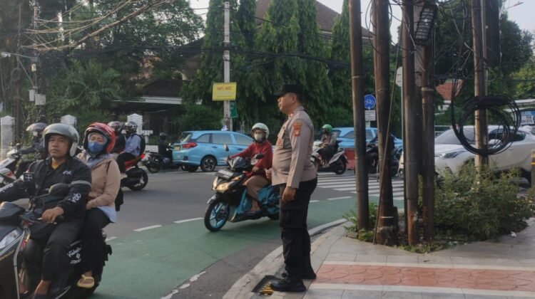 Kapolsubsektor Blora Sigap Atur Lalin Pagi, Tl Cokroaminoto Tetap Lancar