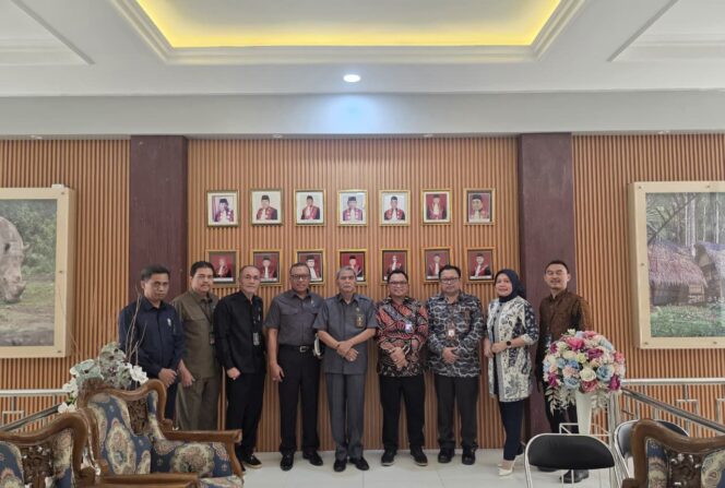 
					Silaturahmi Area Head dan Pimpinan Cabang BRI dengan Ketua Pengadilan Tinggi Banten