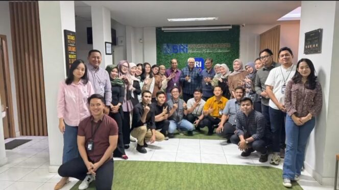 
					BRI Kanca Kalideres Lepas Pekerja MBM yang Memasuki Masa Purna Tugas