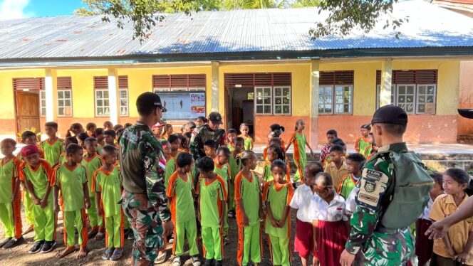 
					Raga Bugar Mental Berkibar, Satgas Yonarhanud 2 Kostrad Latih PBB dan Senam Sehat di SDK Buk