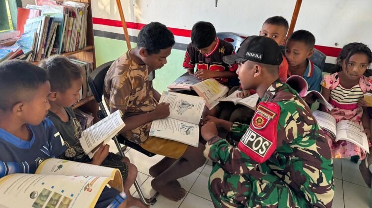 ‎Yonarmed 12 Kostrad Hidupkan Budaya Membaca di Desa Fohoeka