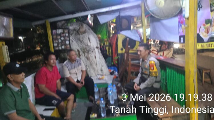 Hangatkan Ronda Malam, Polisi dan Warga RW 011 Tanah Tinggi Perkuat Benteng Kamtibmas